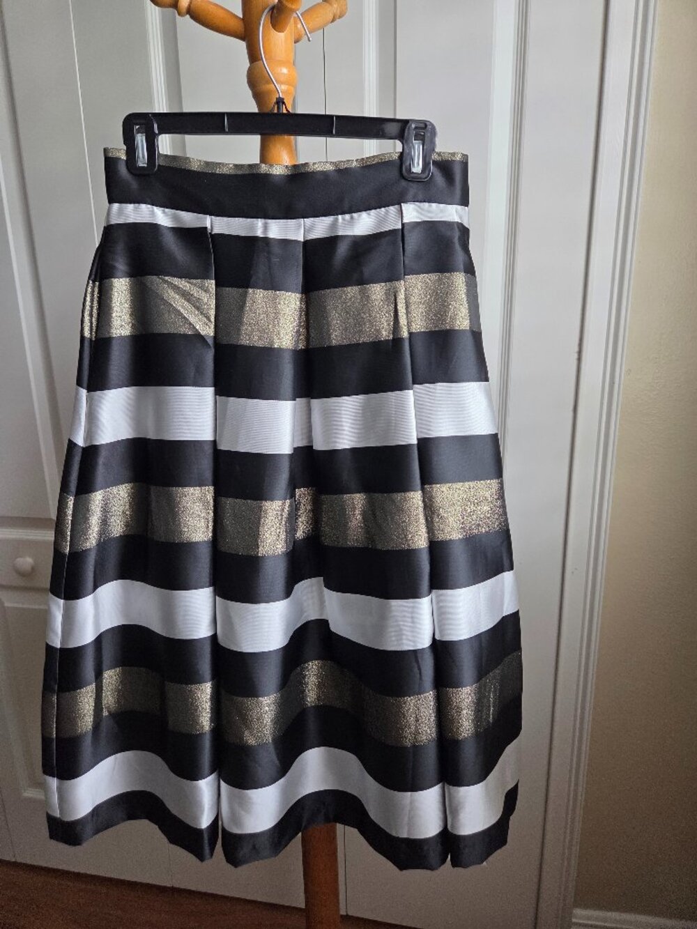 Ronnie Nicole Evening Woman’s Black, Silver, & Gold Tea Length Skirt. Size 8